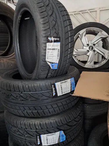 Pneu 225 45 17 Ecológico Remold Jetta com 1 ano se Garantia e Selo do Inmetro 