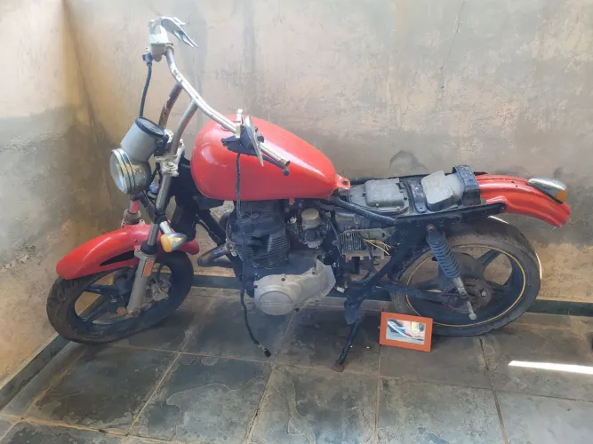 Moto para retirar peças ou recomeça o projeto