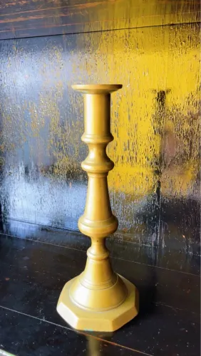 Lindo castiçal em bronze 