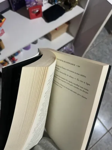 livro a vida invisível de addie larue