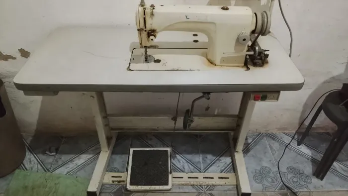 Máquina de costura reta industrial 