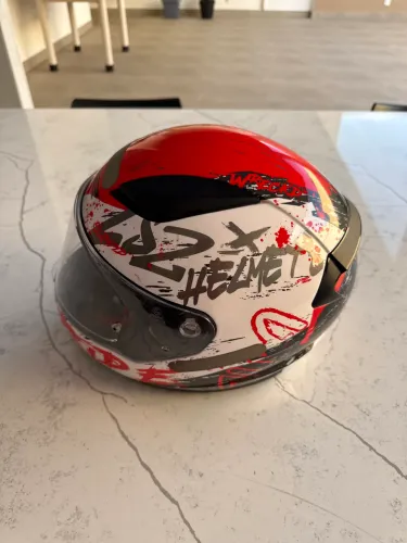 Capacete baú com suporte e capa de chuva