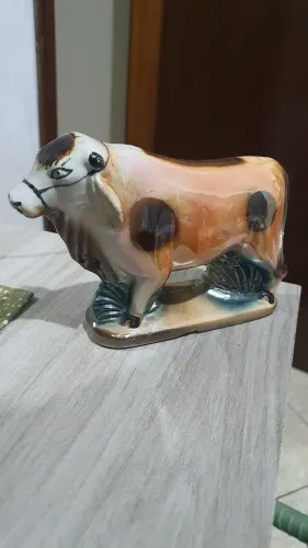 Bibelô Touro de Porcelana Marrom