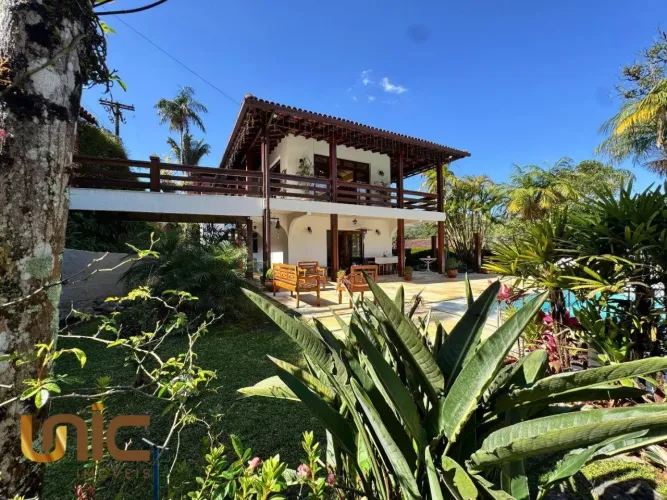Casa de Alto Padrão à Venda na Granja Comary Gleba VI com Vista para o Lago e a CBF