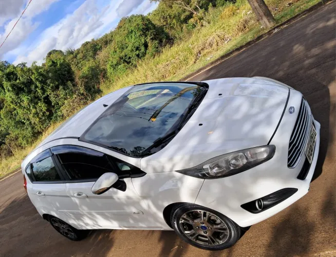 Ford Fiesta 1.6 16V Flex Aut. 5P 2015