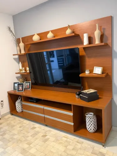 RACK COM PAINEL PARA TV - GRANDE, RESISTENTE E COM MUITO ESPAÇO