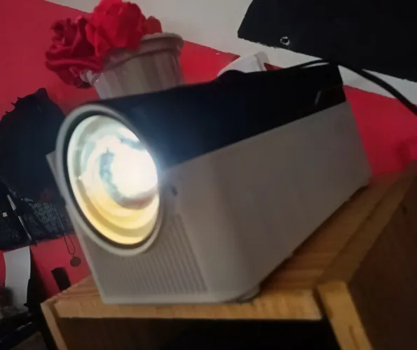 Vendo ou troco Hy450 projetor