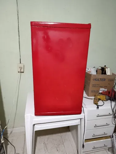 Vendo um frigobar funcionando perfeitamente