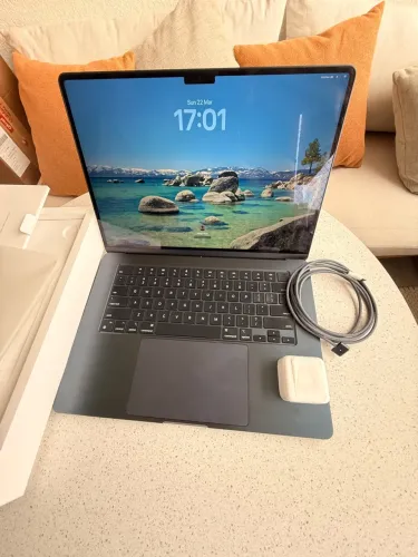 MacBook Air M3 15? 16GB Ram / 512GB SSD Midnight