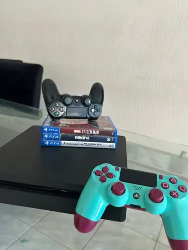PS4 slim |1TB | 3 jogos | 2 controles originais