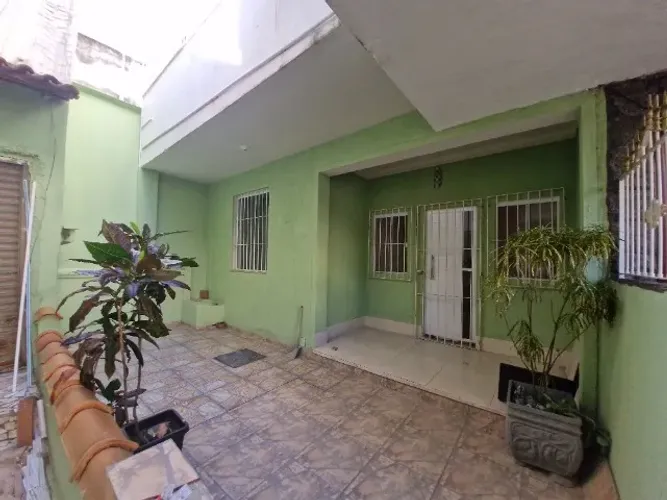 Alugo casa no centro de São Gonçalo