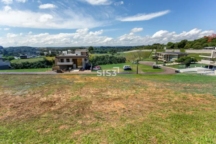 Terreno à venda no condomínio Paysage Weekend de 982 m² em aclive leve e vista para o cond