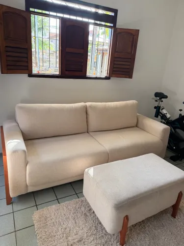 Sofá 2,10 com puf