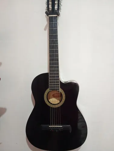 Vendo ou troco por outro violão