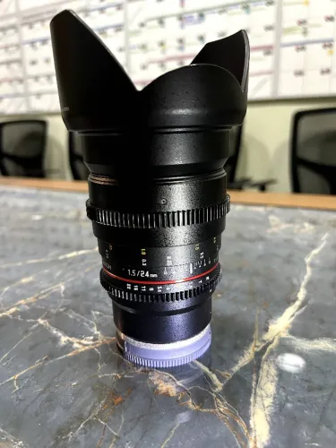 Lente Rokinon Cinema Line 1.5 24mm e-mount