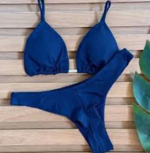 O Sacolão de biquíni com vários modelos e cores ,94 conjuntos cada conjunto 25,00