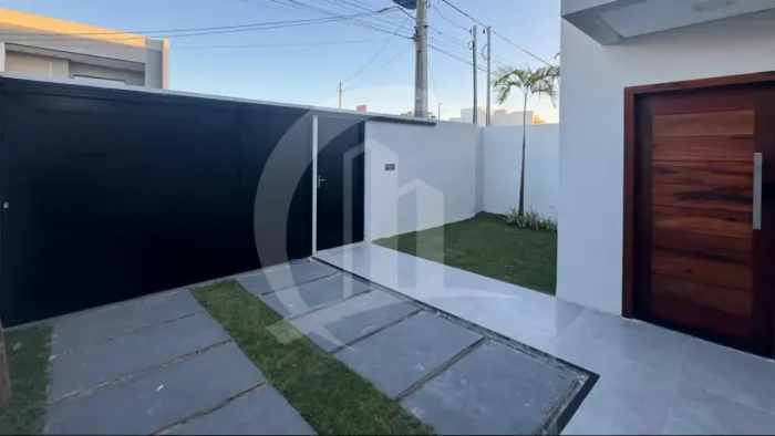 Casa à Venda no Luar da Barra | 3 Quartos, Suíte e Excelente Localização na Barra dos Coqu