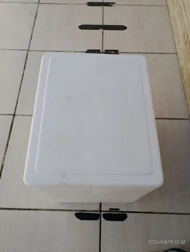Isopor de 40 e 44 litros novos 