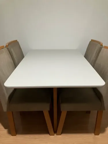 Mesa 4 cadeiras com tampo de vidro - 1,20 por 80cm