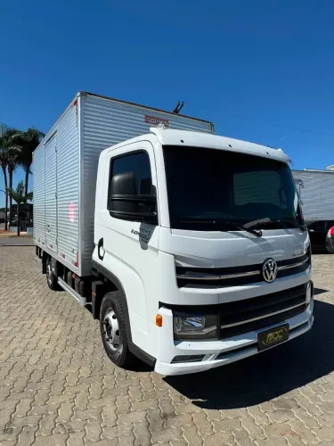 VW Delivery Express 4X2 2021 Com Bau