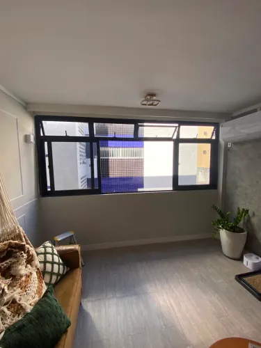 Janela esquadria de alumínio com janelas basculantes