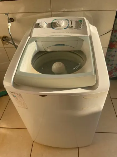 Vende-se máquina de lavar em bom estado