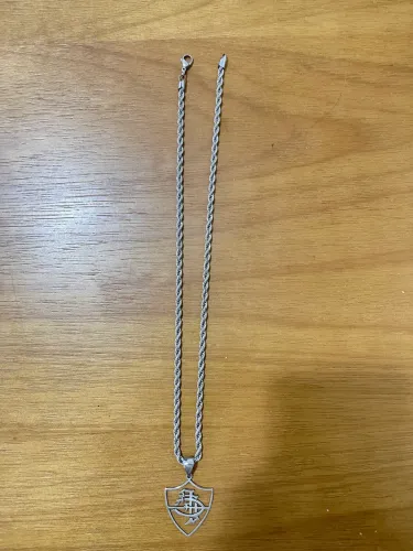 Cordão em aço com escudo Fluminense