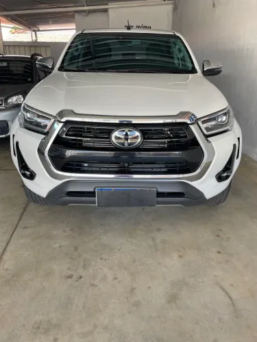 Toyota Hilux CD SRX Plus 4X4 2.8 TDI Die. Aut. 2024