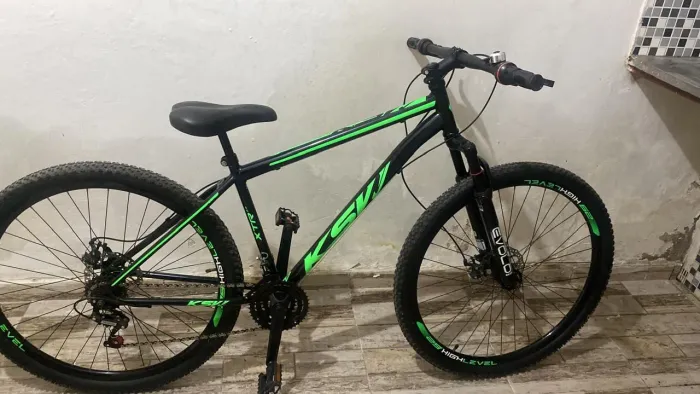 Vende-se uma bike+capacete