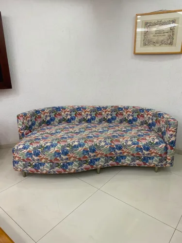 Sofá Curvo Estampado Floral