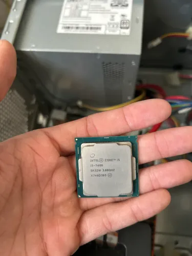 Processador I5 - 7400 3.00GHZ / Fonte / HD 500 GB / Memória RAM 8GB 2400Mhz