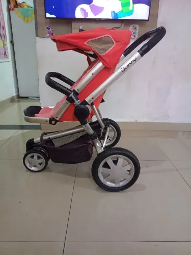Carrinho de bebê passeio