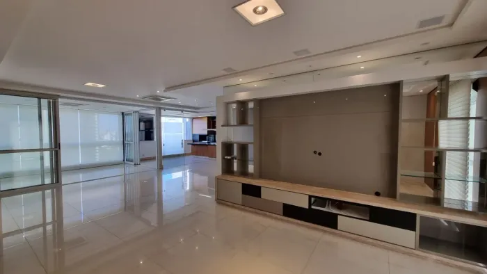 CASA BATTLÓ - R$ 2.750.000 - Apartamento à venda, 3 Suítes, 245m², 4 Vagas + 1 Box, Gleba