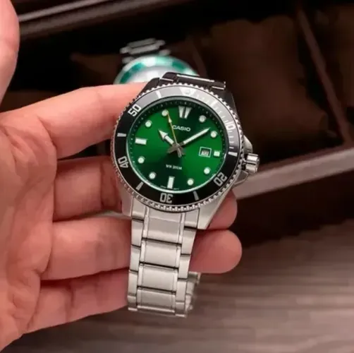 Relógio Casio Duro Masculino Verde Resistente Aço 200 Atm MDV107D3A2VDFSC 46mm