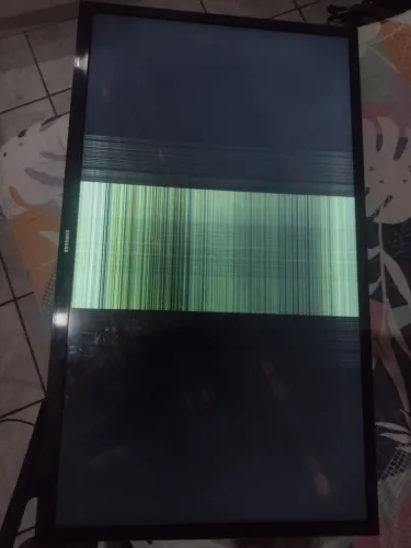 Vende-se uma TV Samsung 32 polegadas com problema de tela.valor 150.00 reais. *69