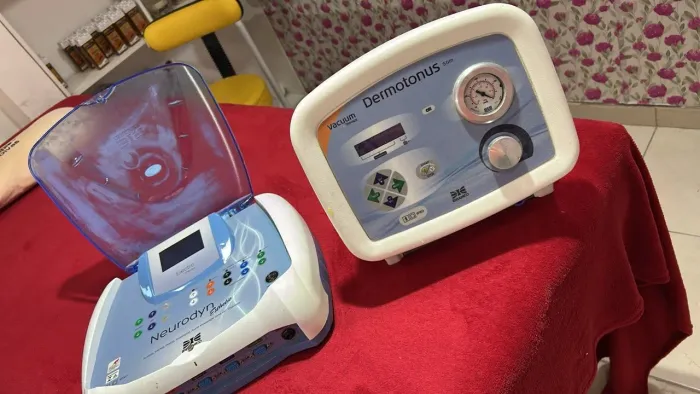 NEURODYN 10 CANAIS E DERMATONUS SEMI NOVOS USADOS POUCAS VEZES
