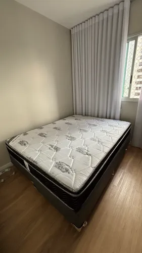 Cama de casal Ortobom Queen Size box + colchão estado de novo.