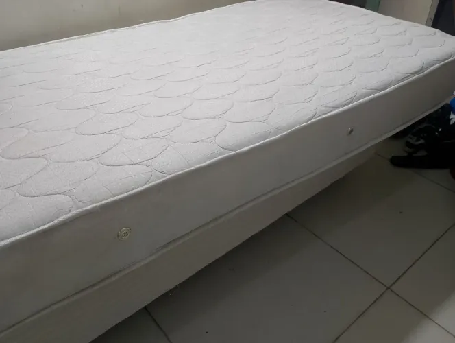 Colchão de solteiro semi novo - Frete incluso