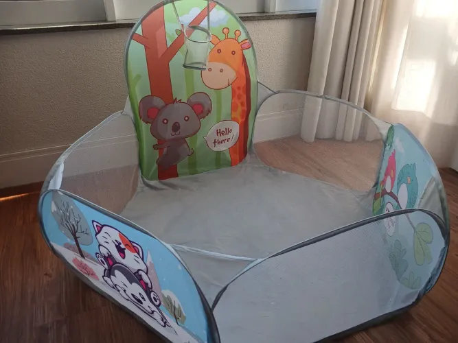 Piscina de bolinhas com cestinha