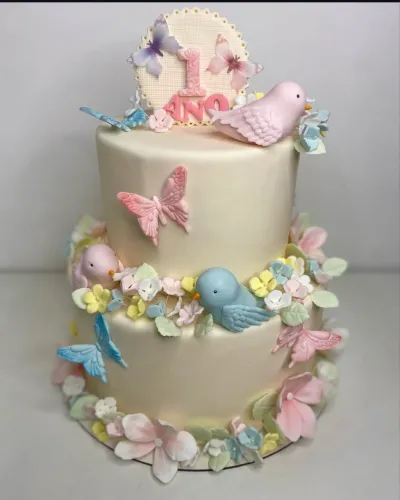 Maquete de bolo de aniversário. Jardim encantado. 