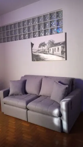 Sofá dois lugares 1,9cm linho cinza molas ensacadas