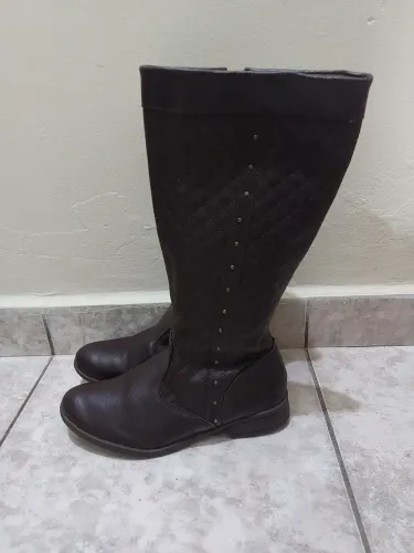 Bota marrom - tamanho 31