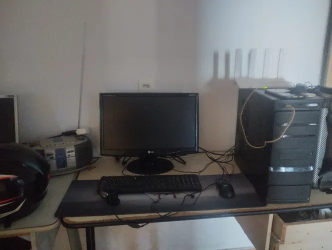 Vendo Pc 4 gb de ram 2 núcleos inclui acessórios e cabos