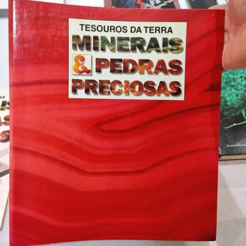 Coleção Incompleta Tesouros Da Terra - 14 primeiras edições e 28 pedras
