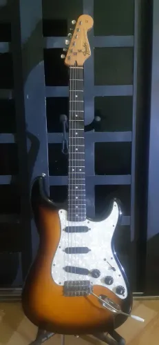 Guitarra Squier Stratocaster "Hot Rod" - EMG USA + Trastes Inox + Bloco Manara Aço Jumbo