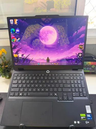 Lenovo Legion 7i 15.1 OLED RTX 5060 | 32GB DDR5 | SSD 1TB | Estado de Novo
