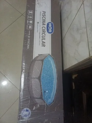 Piscina semi nova, só foi montada uma vez