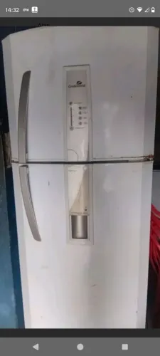 Vendo geladeira continental dúplex funcionando perfeitamente conservada.700