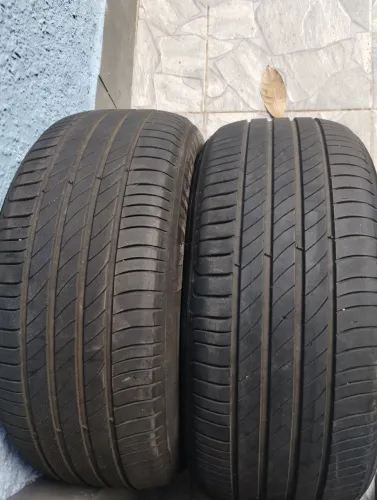 Vendo par de pneus Michelin aro 17