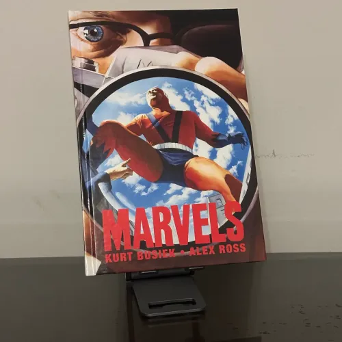MARVELS - Kurt Busiek e Alex Ross